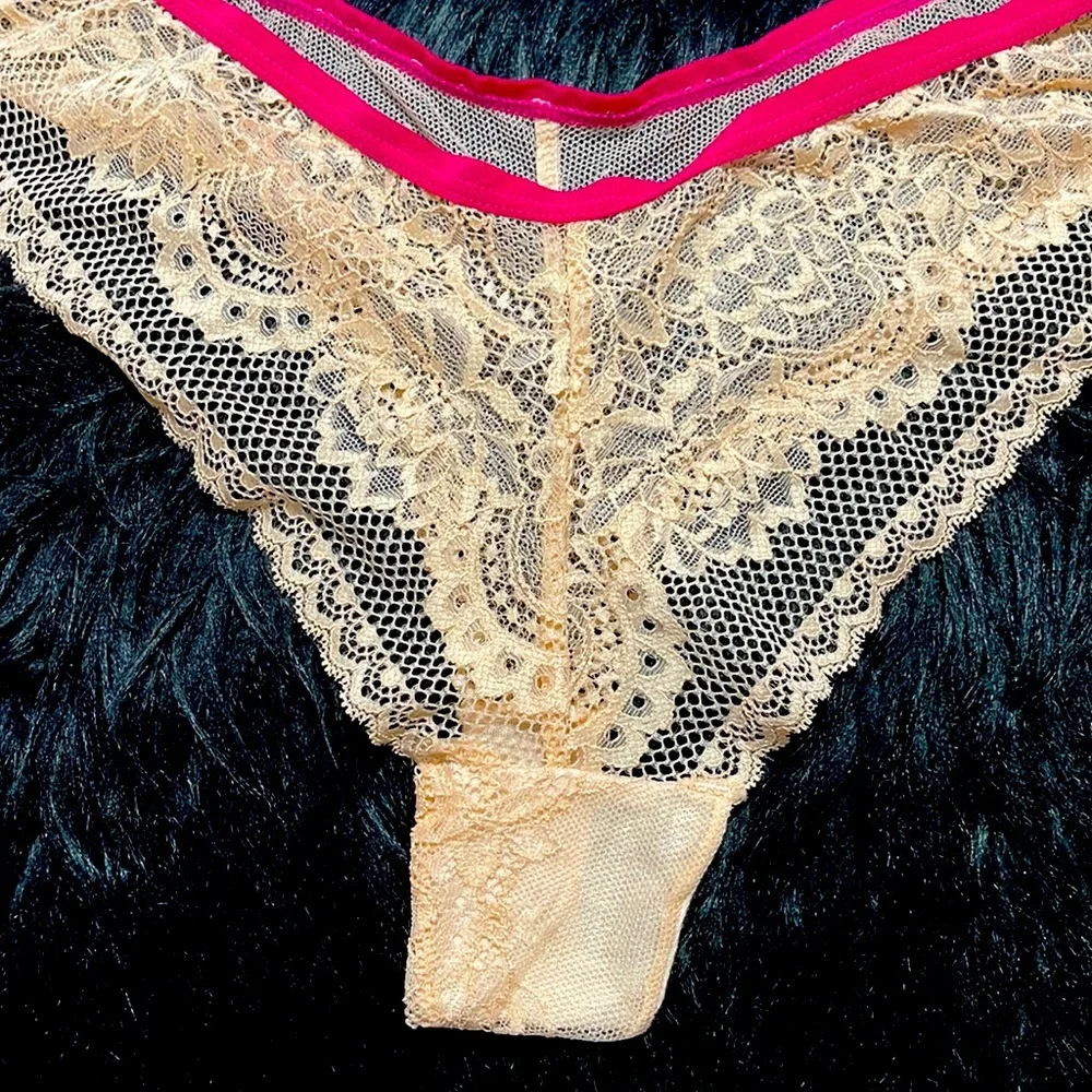 LACE THONG - Picture 2 of 4